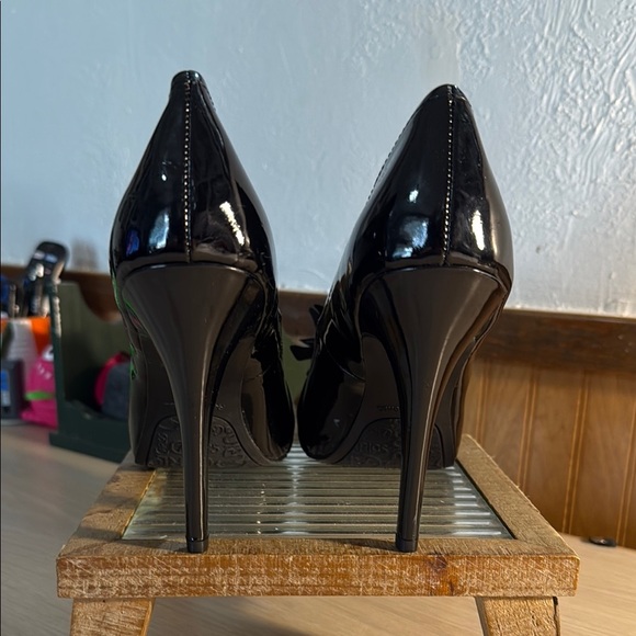 Carlos by Carlos Santana Cupcake Stiletto Black Patent Heel - Picture 4 of 8